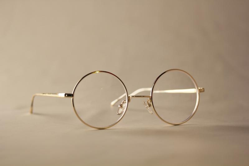 ¿Sabes cuándo se crearon las primeras gafas como las conocemos hoy?
