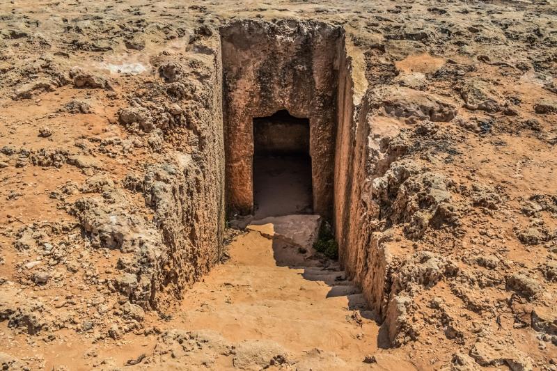 ¿Sabes el origen de por qué se entierra a 2 metros bajo tierra?